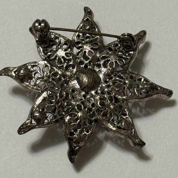 3/$18 Elegant Rhinestone Floral Brooch - Picture 6 of 10